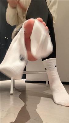 【水水】瑜伽裤白棉袜裸足    251129-31
