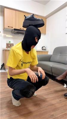 【欣婷Sama】外卖小哥生吞黑丝 JS251127-45