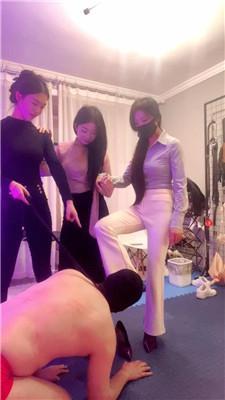 【北京毒S】3女主轮流玩虐骚奴 bf59436
