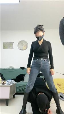 【露可大大】双S-鞭打强迫舔脏鞋 JS251127-14