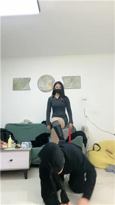 【露可大大】双S-鞭打强迫舔脏鞋 JS251127-14