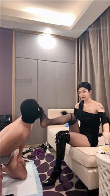 【艺小主】骑狗背胯下辱-重度掐乳 bf59816 【艺小主】骑狗背胯下辱-重度掐乳 bf59816