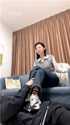 【HLlll】素人姐姐运动鞋踢踹踩 JS251215-5
