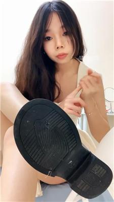 【想想】白袜皮鞋裸足口水    251211-35