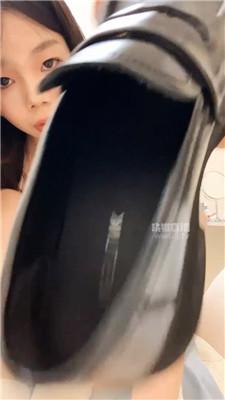 【想想】白袜皮鞋裸足口水    251211-35