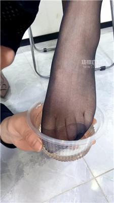 【素人挖掘机】黑丝美腿挑逗-圣水 JS260102-7