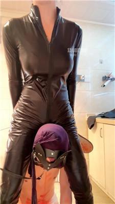 【英子】皮衣女神暴揍跑骚奴 bf60094