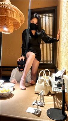 【御清】餐厅桌下狗伺候主【双视角版】 JS251224-24