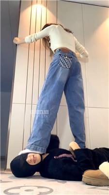 【女生也能很暴力】白袜气味辱-狠抽耳光踩踏 bf60044