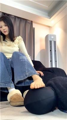 【女生也能很暴力】白袜气味辱-狠抽耳光踩踏 bf60044
