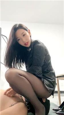 【汐s】御姐女神黑丝虐 bf59945