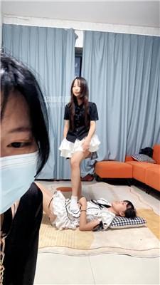 【小樱酱】双母狗-散鞭狠抽 bf59941