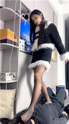 【允儿】黑丝踩踏-中指鄙视羞辱 bf59939