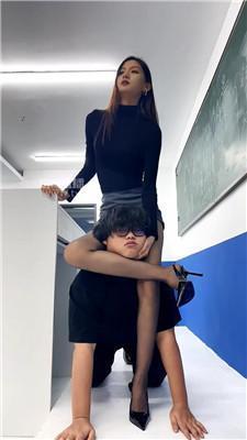 【Da猫】严厉女老师惩戒男同学 bf60264