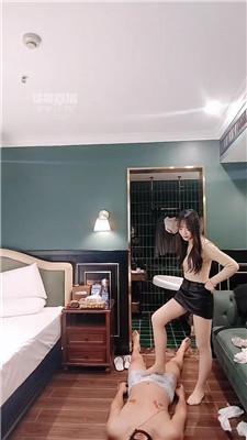 【森屿S】掐乳滴蜡闻舔原味白袜 JS260103-17