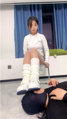 【素人挖掘机】脏鞋白袜捂脸窒息 JS260104-19