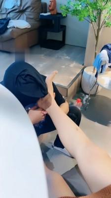 【艾莉】开发上门按摩技师舔裸足