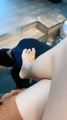 【艾莉】开发上门按摩技师舔裸足