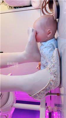 【维妮】香水白丝裸足踩踏    251201-27