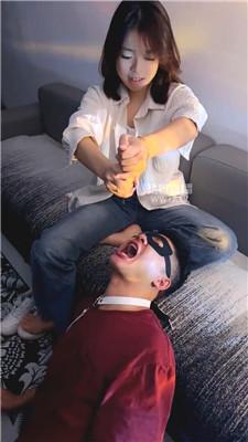 【小猫】牛仔裤坐脸-运动鞋踩踏 JS260109-22